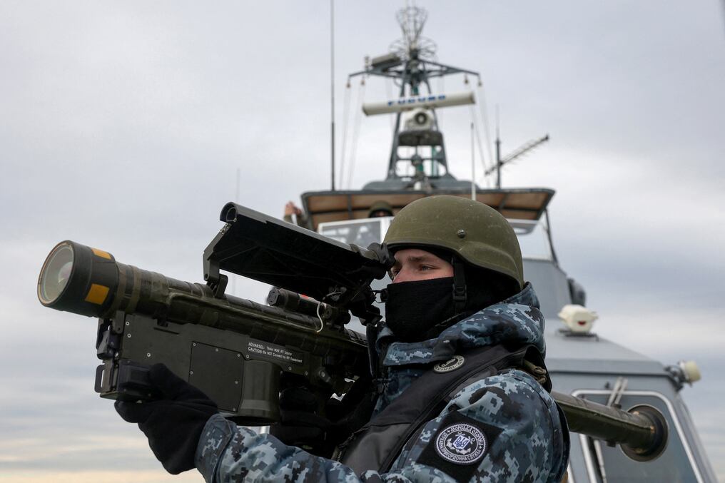 El armamento de ayuda a Ucrania incluirá municiones de defensa aérea, sistemas antidrones, munición de artillería y material de apoyo, anunciaron. Foto: AFP