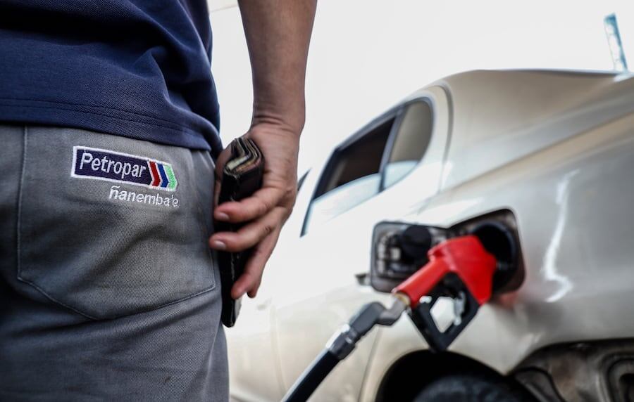 Petropar cuenta con un stock para abastecer por tres meses los combustibles al precio actual, de acuerdo con el titular del Ministerio de Industria y Comercio.FOTO: ARCHIVO