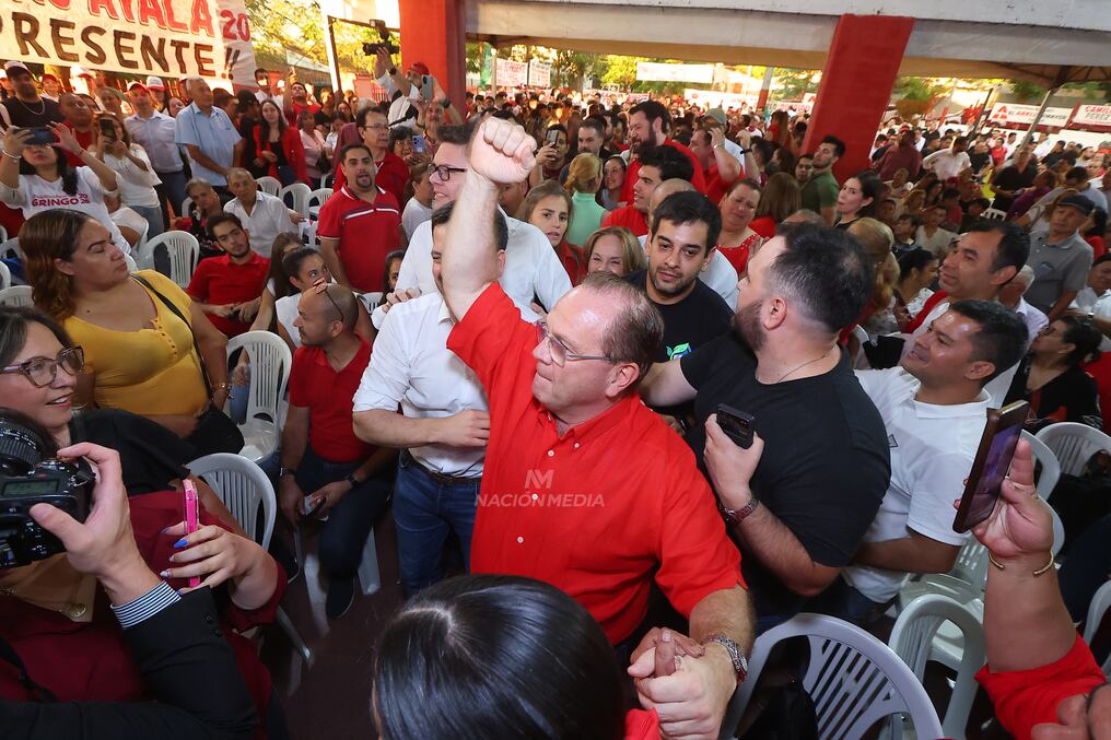 Con entusiasmo desbordante se realizó el acto de presentación de Camilo Pérez. Foto: Matías Amarilla