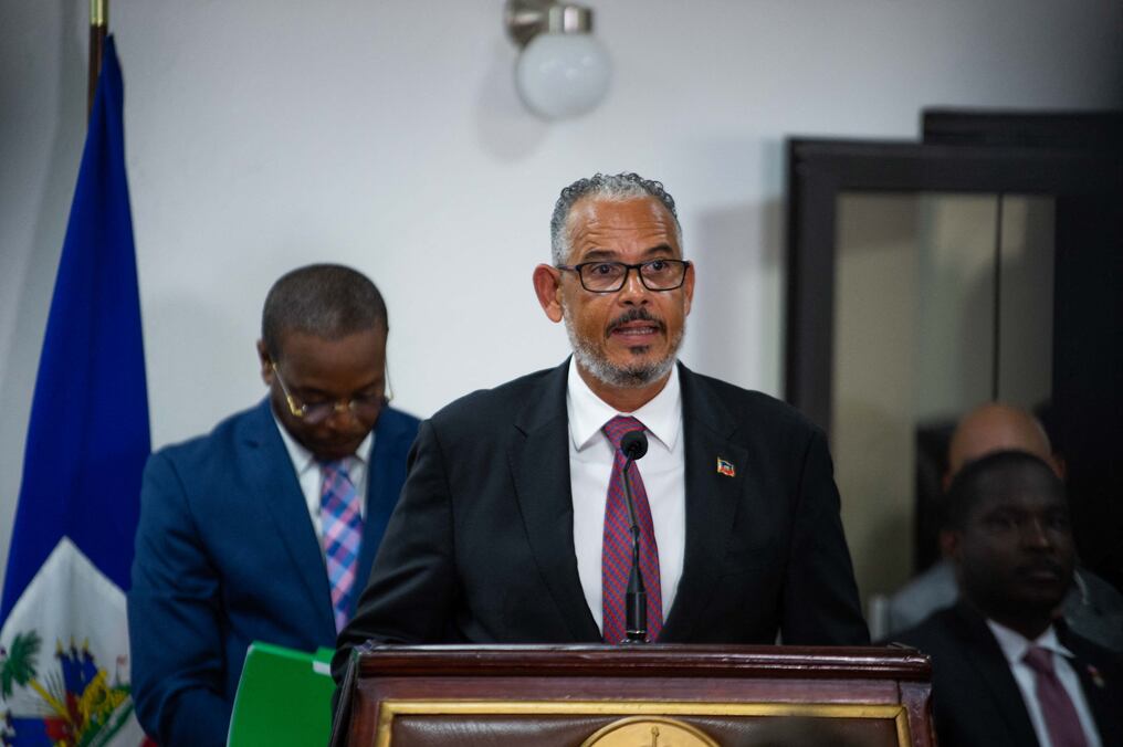 Alix Didier Fils-Aimé prestó juramento en Puerto Príncipe como nuevo primer ministro de Haití y prometió restaurar la seguridad. Foto: AFP