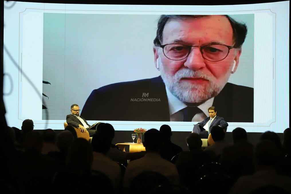 El expresidente de España, Mariano Rajoy, habló de la importancia de fortalecer las democracias para escapar del populismo en Citas La Nación. Foto: Carlos Juri