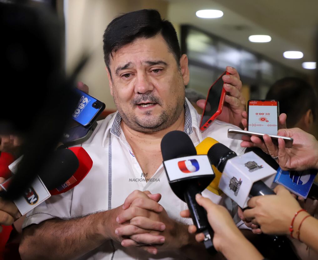 El senador Salyn Buzarquis manifestó que la oposición tiene el desafío de construir una agenda más abarcativa, amplificada y en la cual se reúnan acuerdos entre todos los sectores. Foto: Roberto Zarza