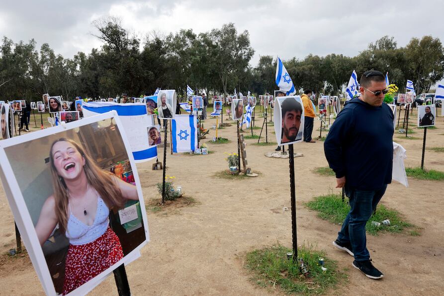 Israel informó este domingo que las fuerzas desplegadas en la Franja de Gaza recuperaron los cuerpos de seis rehenes secuestrados por el grupo criminal Hamás. Foto: AFP