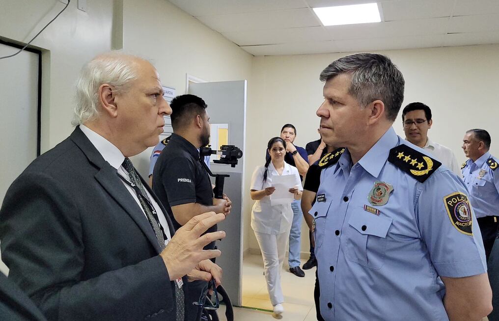 El doctor Fernando Bittinger, gerente de la Fundación Tesãi , fue agredido por una persona en su despacho del Hospital de Área 2. El supuesto agresor es un "paciente social", según el denunciante. La víctima recibió escoriaciones y corte leve. Foto: Gentileza