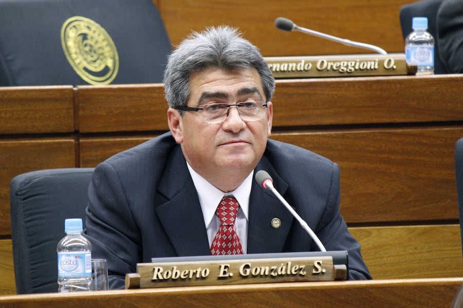 El diputado Roberto González plantea modificar la ley de pensión universal de adultos mayores para incluir a las personas con discapacidad severa independientemente a la edad. Foto: Gentileza