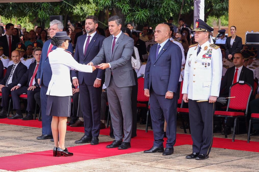 El presidente Santiago Peña reafirmó el compromiso de fortalecer a las fuerzas policiales en este Gobierno. Foto: Gentileza