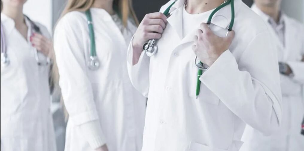 Federico Mora, presidente del Cones, informó que este lunes, en sesión, resolvieron suspender temporalmente la habilitación de nuevas carreras de Medicina y la conformación de un equipo especial que evaluará las condiciones para la habilitación. Foto: Archivo