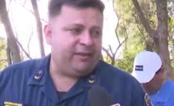 El subcomisario Juan González confirmó que el presunto autor del crimen se dio por detenido en la comisaría de Nanawa. Foto: Captura de pantalla