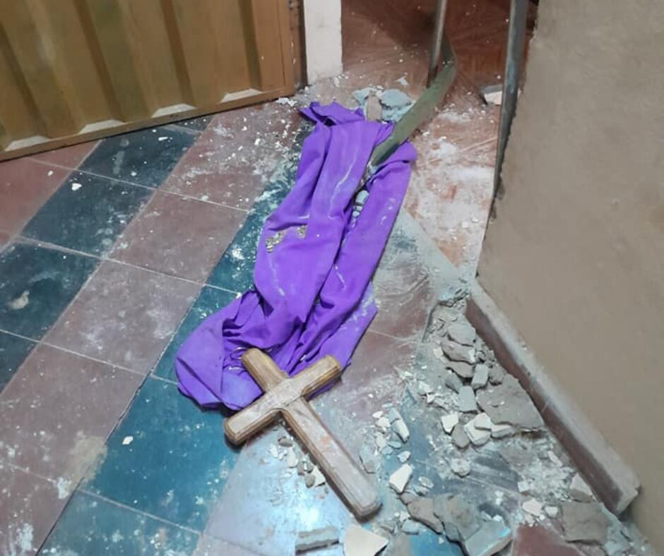 Los ladrones habrían ingresado al predio de la capilla pasando por el campo santo. Foto: Gentileza 
