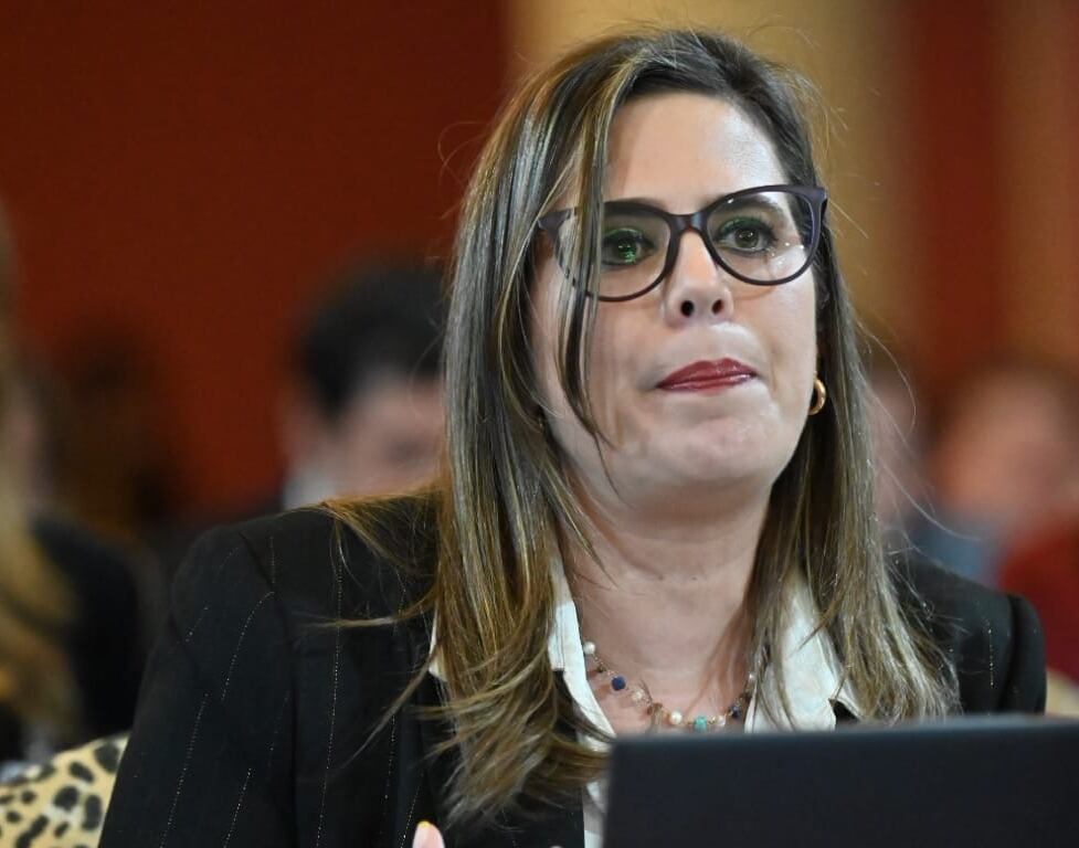 La senadora expuso en sus redes sociales sus certificados de estudios, dejando entrever que accedió a un masterado y un doctorado en simultáneo y tiempo récord. Foto: Gentileza