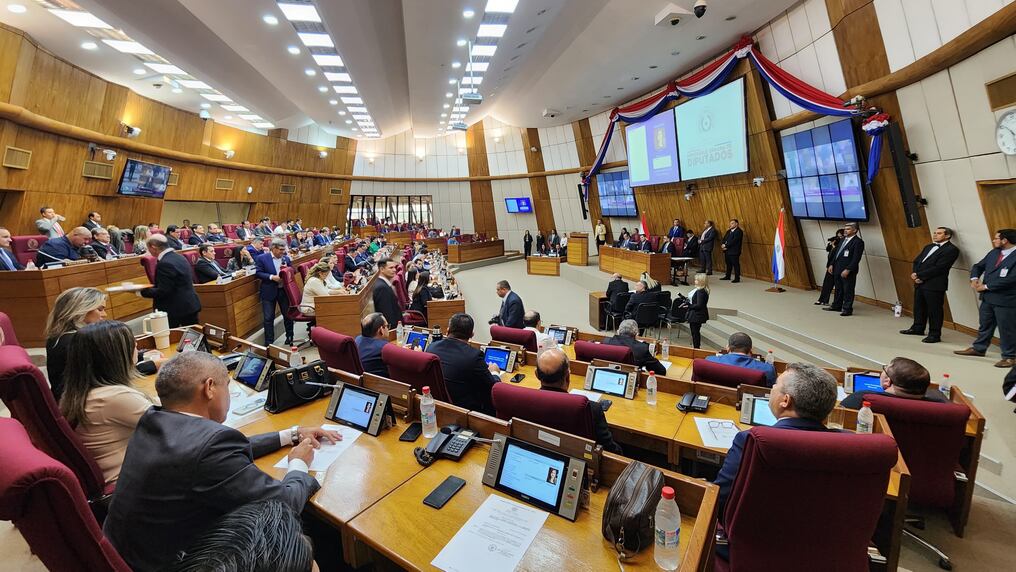 Diputados dio media sanción a proyectos de ley que permite la transferencia de inmuebles a título gratuito al Ministerio de Salud Pública en Hohenau (Itapúa) y Villa el Rosario (San Pedro). Foto: Gentileza