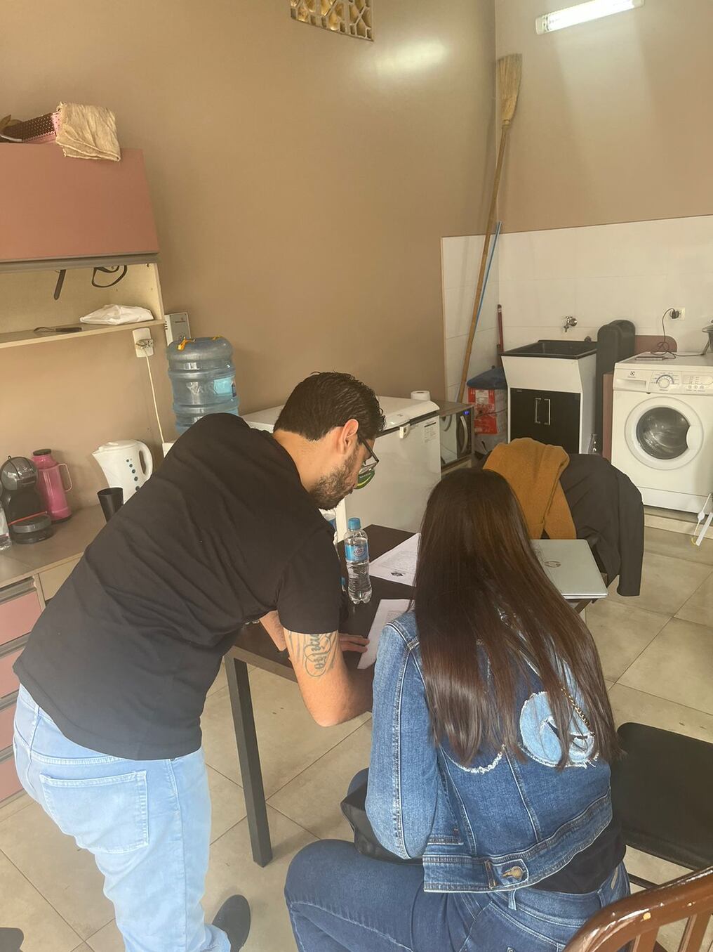 La fiscala Liliana Duarte incautó el circuito cerrado de la casa donde una joven fue retenida por su expareja. Foto: Gentileza