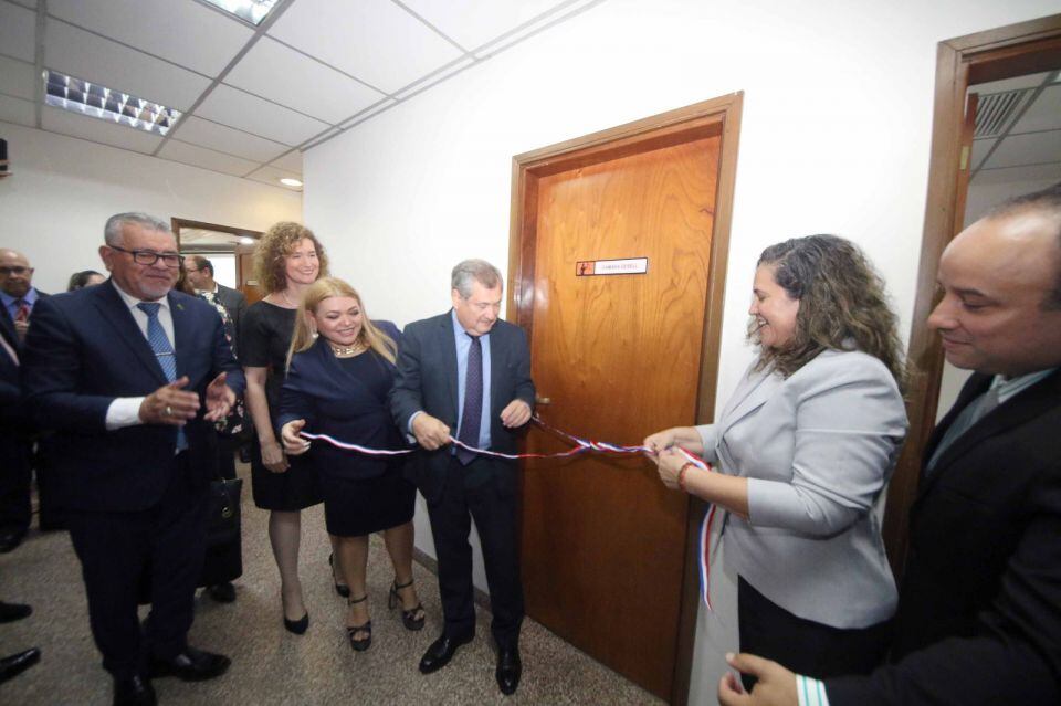 El ministro de la Corte Eugenio Jiménez, durante el acto de habilitación de la cámara Gesell en San Lorenzo. Foto: Gentileza