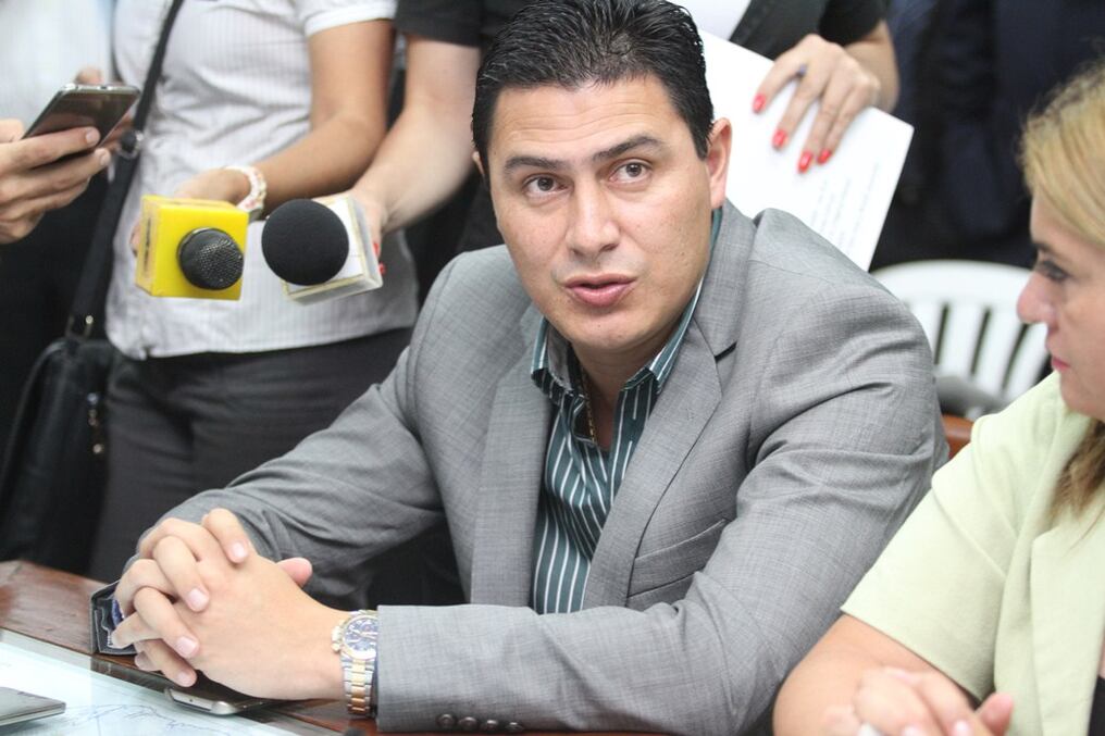 El intendente de Luque, Carlos Echeverría, reiteró la importancia de aplicar la ley de Hambre Cero en las escuelas, teniendo en cuenta el bajo nivel de las coberturas para materializar la llegada al 100 %. Foto: Gentileza