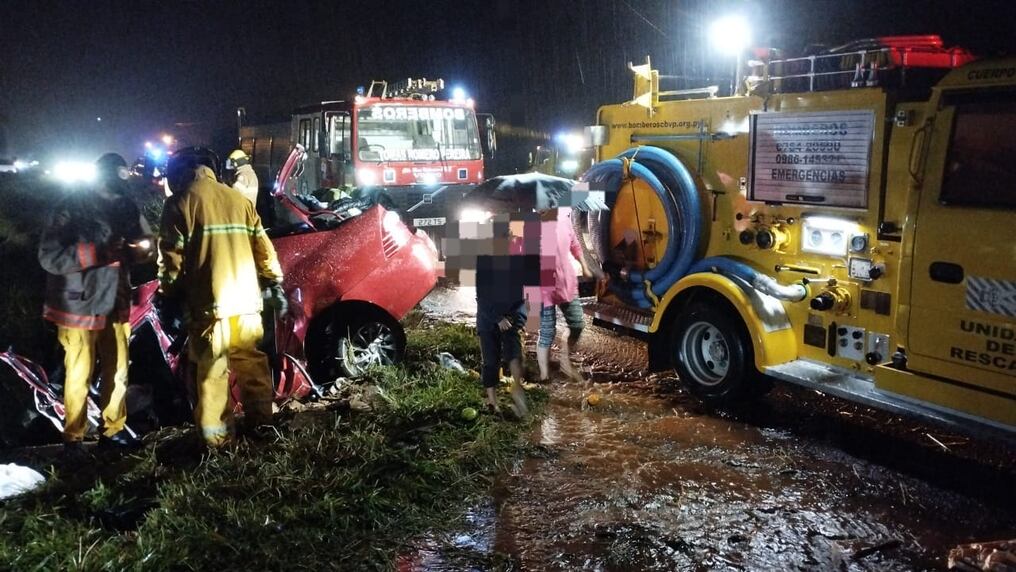 El conductor, así como otro pasajero lograron sobrevivir al brutal percance y se encuentran internados; sin embargo, dos mujeres no corrieron con la misma suerte. Foto: Gentileza