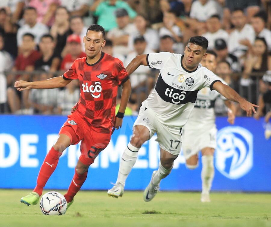 Olimpia tendrá que ganarle a Libertad y esperar que Guaraní y Nacional pierdan.FOTO: ROBERTO ZARZA