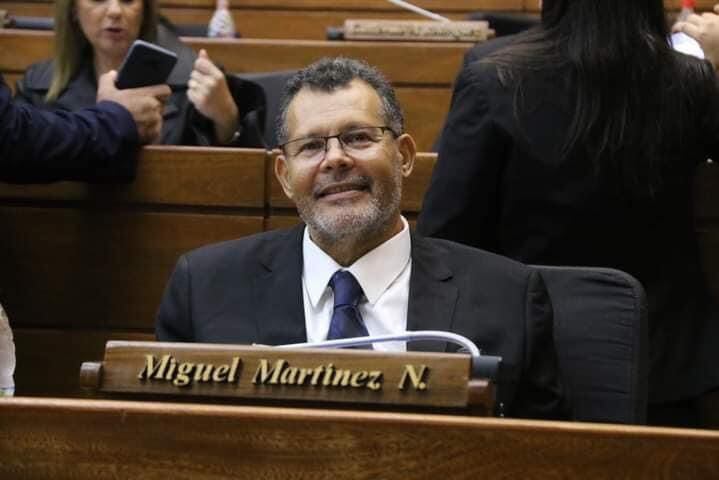 Miguel Martínez se mantendrá independiente a la bancada de Cruzada Nacional en Diputados, confirmó. Foto: Gentileza