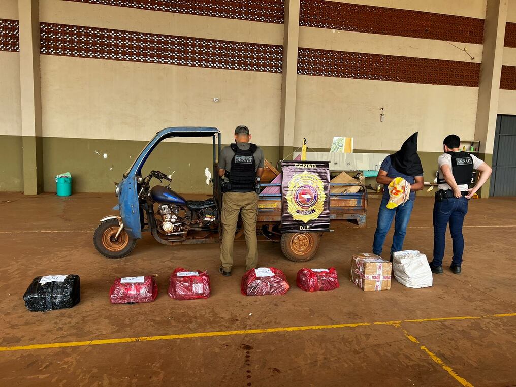 El total de la carga incautada es de 96 kilos de marihuana prensada. Foto: Gentileza