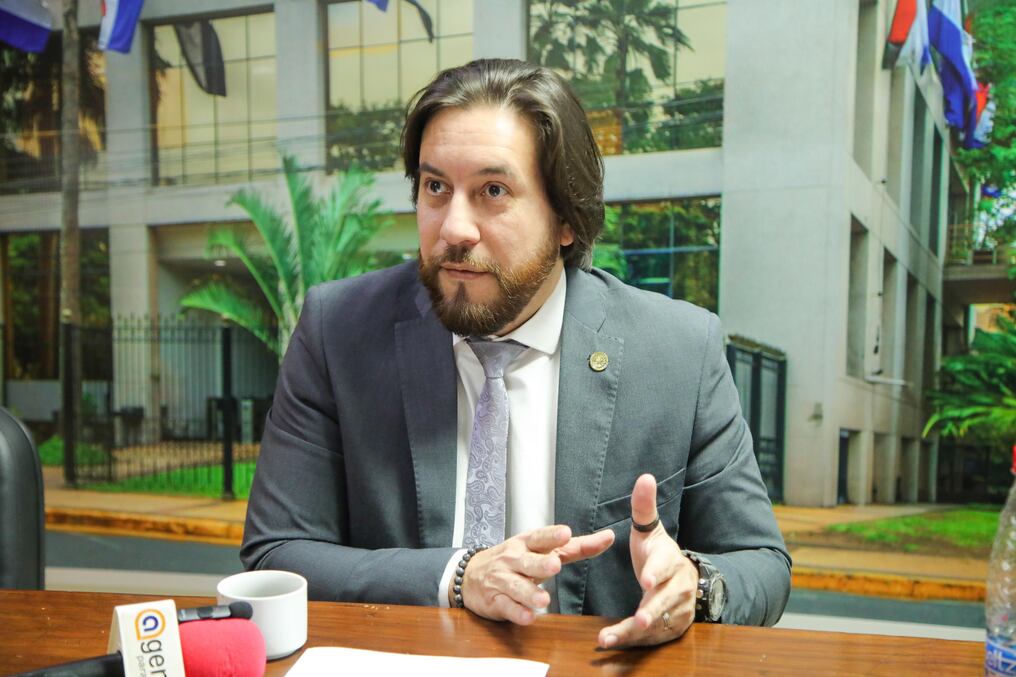 El senador Rubén Velázquez plantea el control de las huellas digitales como una herramienta adicional para evitar fraudes en las elecciones, que podría ser implementado ya en las municipales del 2026. Foto: Archivo