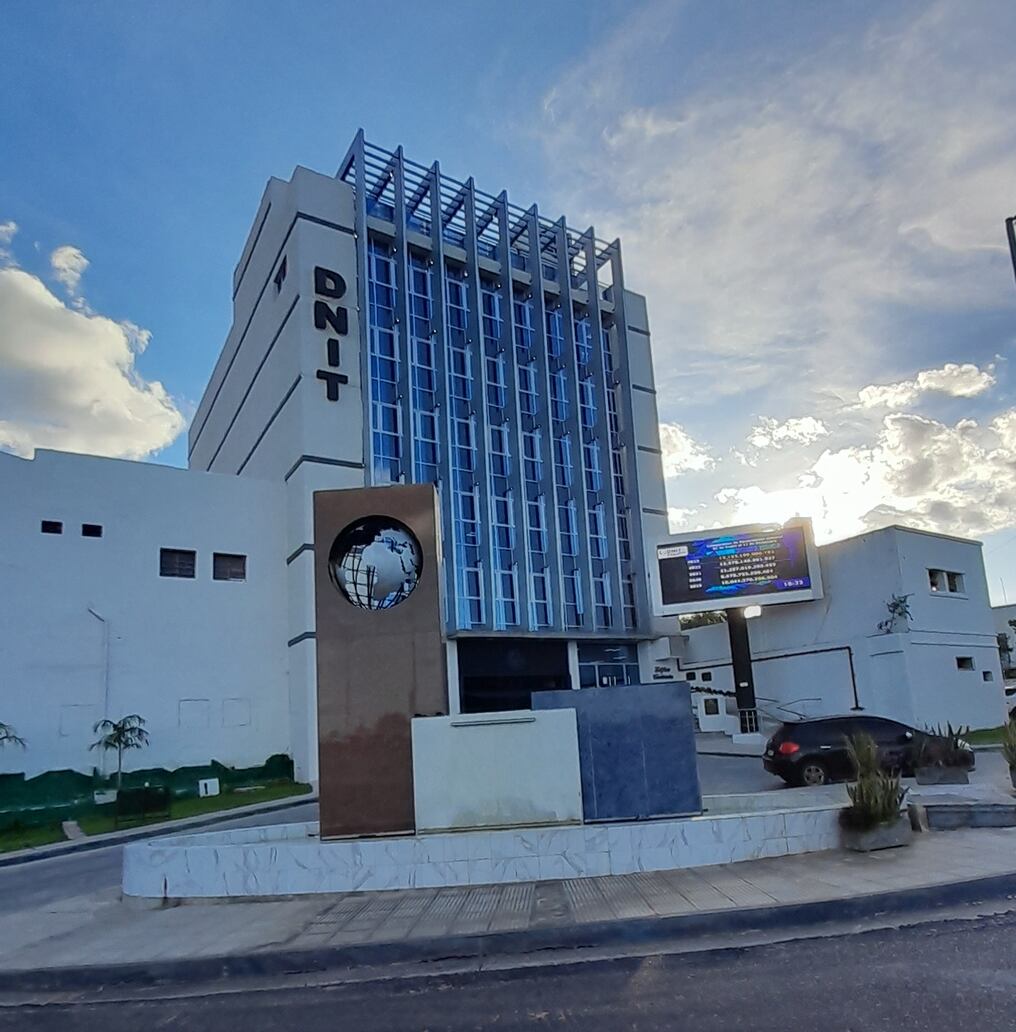 Oficia de la Dirección Nacional de Ingresos Tributarios. Foto: Gentileza