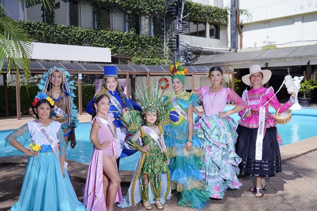 Tres niñas coronadas en el marco del Festival Princess Internacional. Foto: Gentileza
