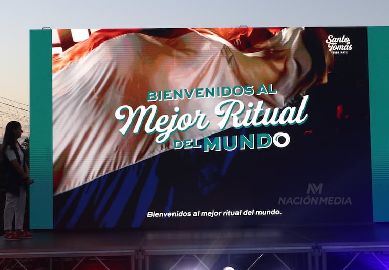 La nueva campaña de yerba Santo Tomás representa la emoción de todo un país por el fútbol y el tereré.FOTO: CRISTÓBAL NÚÑEZ
