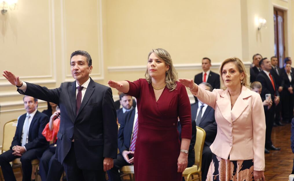 Raúl Florentín, Romina Taboada y María José Argaña juraron como nuevos embajadores. Foto: Gentileza