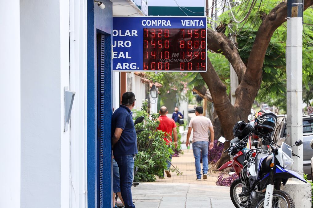 El dólar retrocedió 20 puntos al cierre de la semana y esperan mantenga una menor presión en los últimos dos meses del año. Foto: Archivo