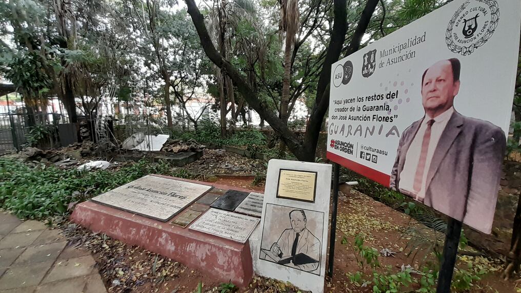 Los restos de José Asunción Flores reposan en una plaza pública desde noviembre de 1991. Foto: CMG/NM
