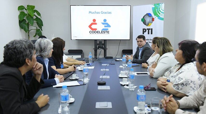 En el Parque Tecnológico Itaipú fueron recibidos directivos del Consejo de Desarrollo del Este, quienes dieron a conocer su trabajo y a la vez pidieron a sus pares del PTI que interactúen más con la comunidad. Foto: Gentileza