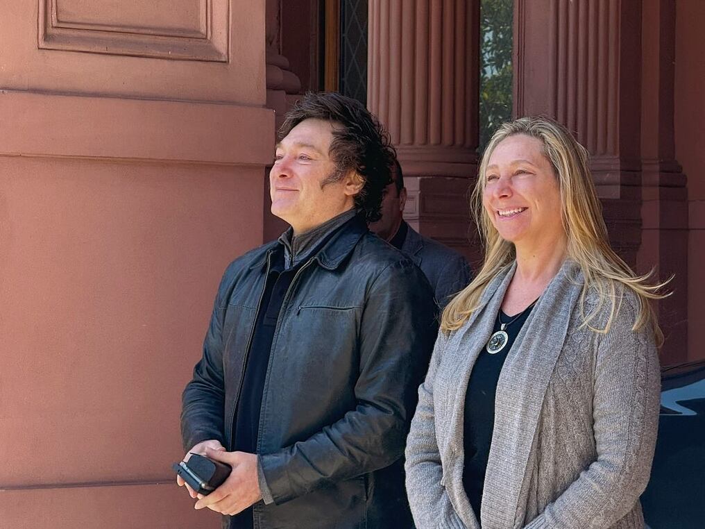 El presidente argentino, junto a su hermana Karina Milei, podría enfrentar una petición de juicio político de la oposición. Foto: Casa Rosada
