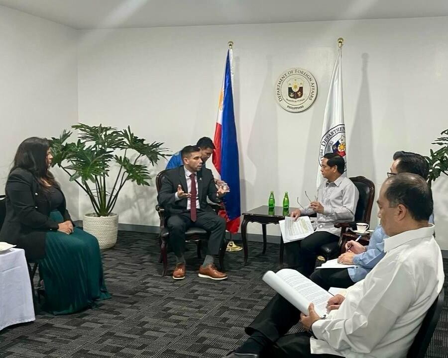 Javier Viveros mantuvo una importante reunión en el Departamento de Asuntos Exteriores de Filipinas. Foto: Gentileza