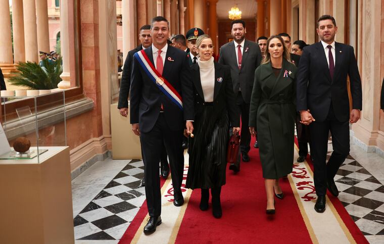 Las autoridades salieron del Palacio rumbo a las actividades en homenaje a la independencia.