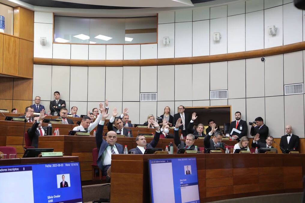 La Cámara de Senadores reunida en sesión extraordinaria aprobó por mayoría el proyecto de ley que crea el Ministerio de Economía y Finanzas. Foto: Gentileza