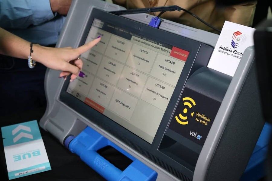 La Justicia Electoral celebró la apertura de sobres de la licitación, con tres oferentes, el miércoles pasado. Foto: Gentileza