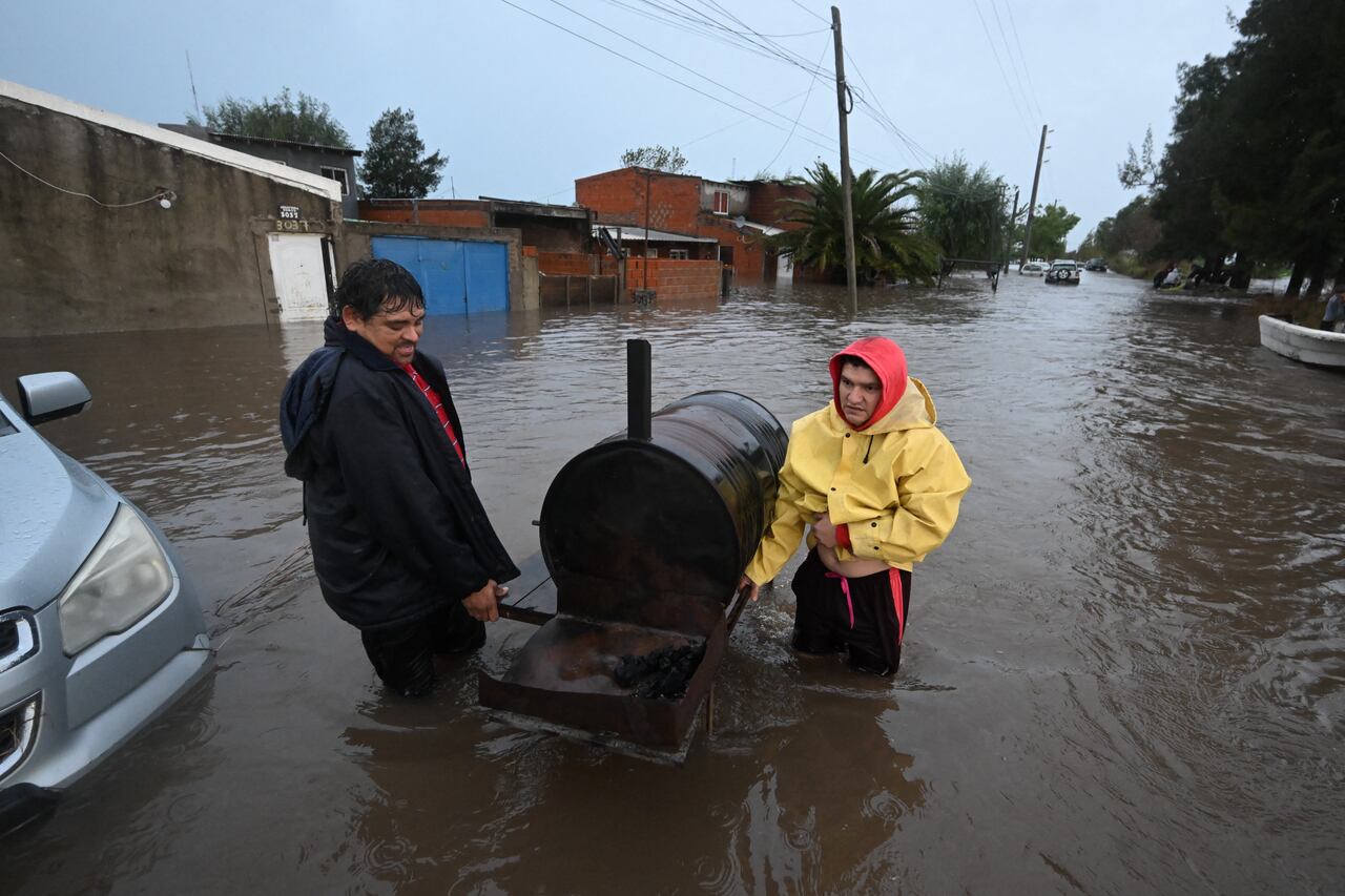 La Nación / Argentina: un muerto, tres desaparecidos y casi 2.000 evacuados  por inundaciones