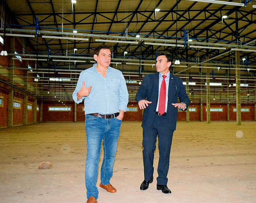 Juan Carlos Baruja junto con el titular saliente del MUVH, Carlos Pereira. El ministro designado señaló que el proceso de transición ha sido tranquilo y productivo. Foto: Gentileza