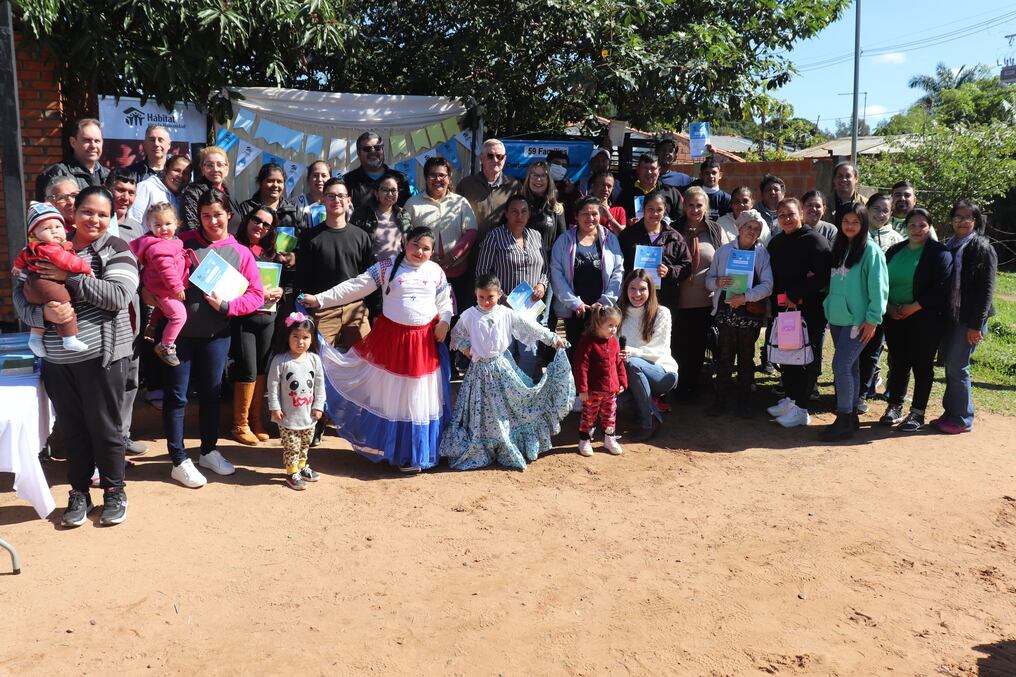 En agosto pasado, 59 familias de la comunidad de 24 de Octubre recibieron las obras de baños mejorados. Foto: @ habitatpy