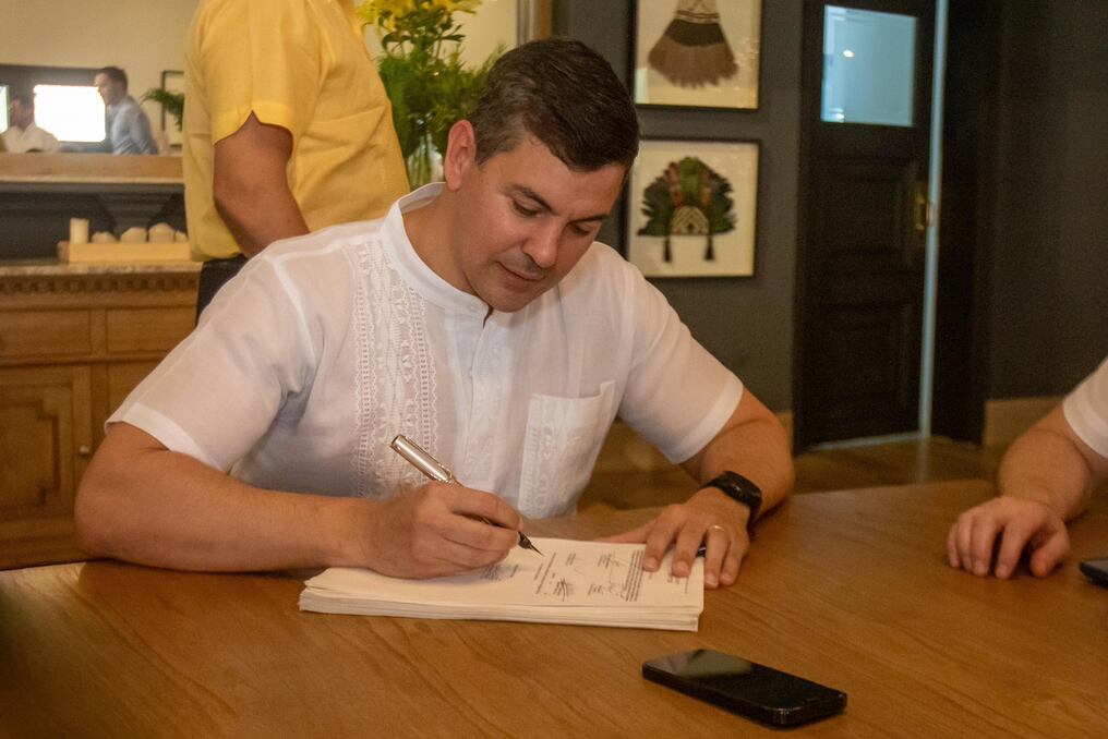 El presidente de la República Santiago Peña anunció este viernes la promulgación del proyecto presupuestario para la el ejercicio fiscal del 2024. Foto: Gentileza