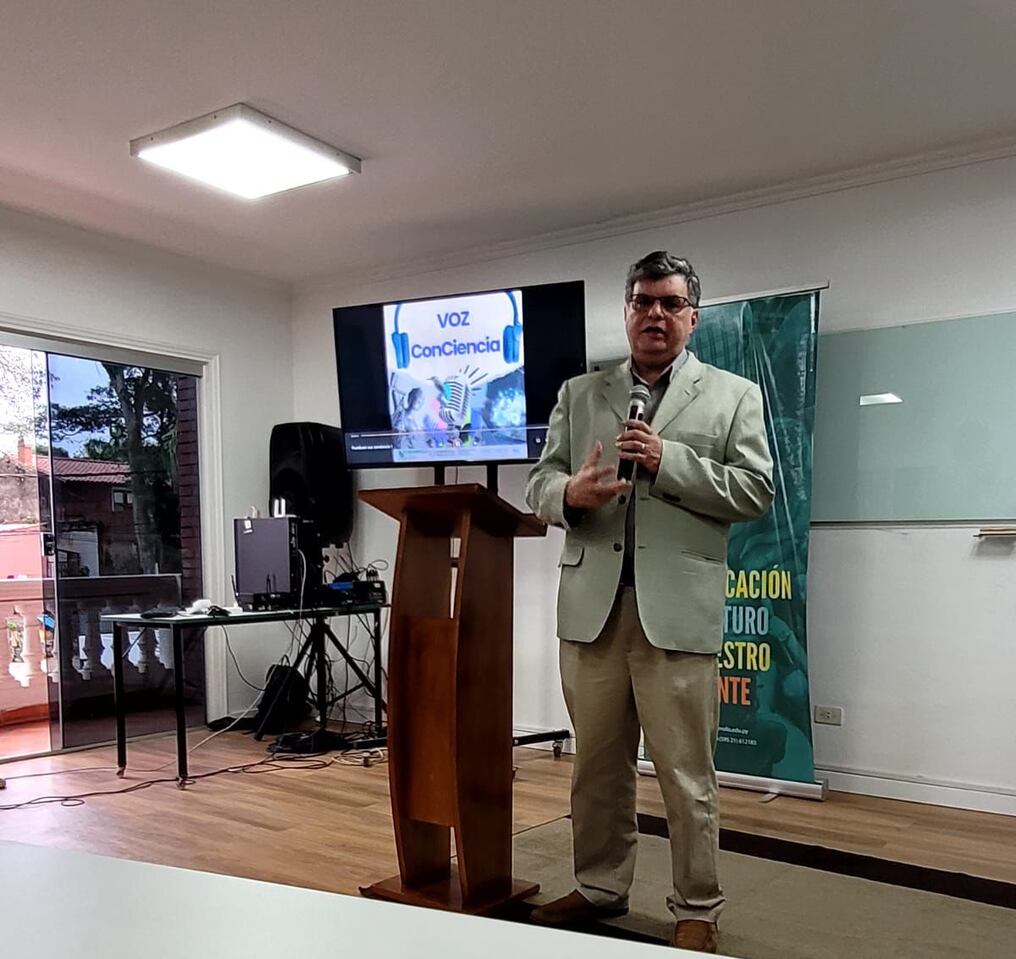 José Molinas, director general del Instituto Desarrollo, señaló los objetivos clave del podcast que se diseñaron con metas claras y ambiciosas. Foto: Gentileza