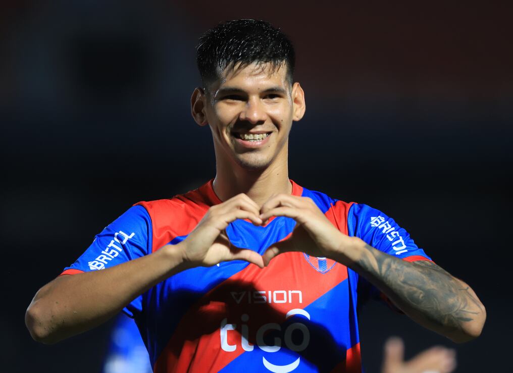 Robert Morales deja su corazón en Barrio Obrero y va al Toluca para seguir los pasos de Pepe Cardozo, quien fue el máximo goleador paraguayo en el fútubol mexicano (foto: archivo)