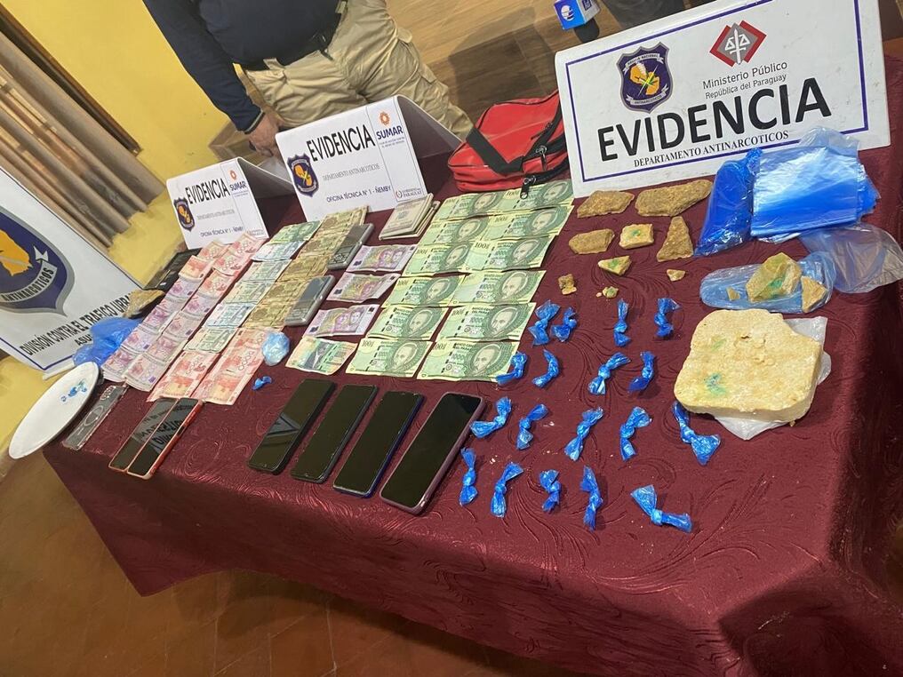 Parte de las evidencias encontradas en una de las viviendas. Foto: Gentileza 