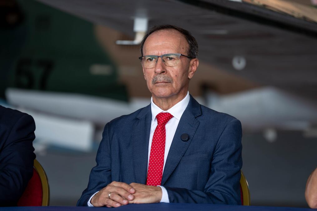 El ministro de Defensa, Óscar González, indicó que los radares fijos operarán junto con los dos radares móviles, de tal modo que se pueda lograr cubrir gran parte del espacio aéreo del país. Foto: Gentileza