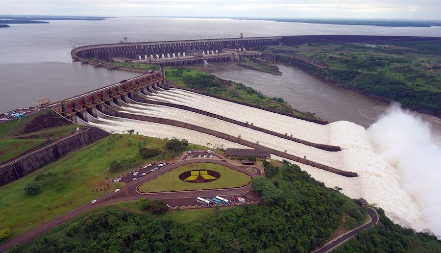 En el transcurso de este martes, el presidente Santiago Peña confirmó que los recursos adicionales provenientes de Itaipú que recibirá Paraguay no serán incluidos en el Presupuesto General de la Nación (PGN). Foto: Gentileza