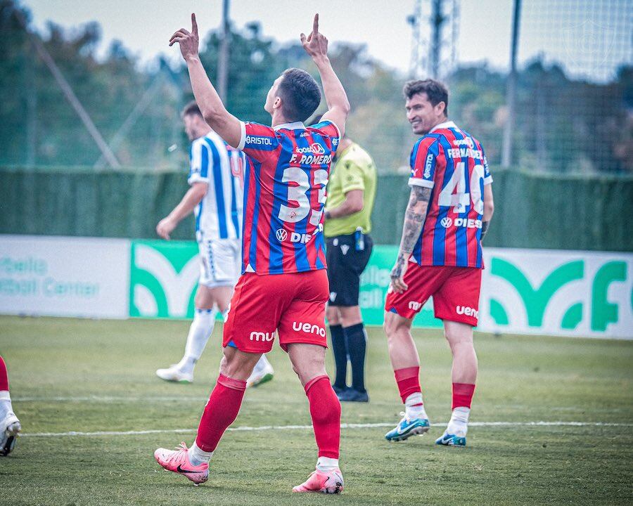 Fernando Romero festeja su tanto de penal, que significó el 2-0 a favor del Ciclón ante el Kilmarnock de
Escocia, en Málaga. Foto: CLUBCERROPORTEÑO