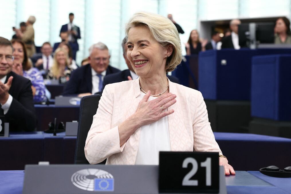 La alemana de 65 años, Ursula von der Leyen, fue elegida este jueves para un segundo mandato de cinco años por eurodiputados. Foto: AFP