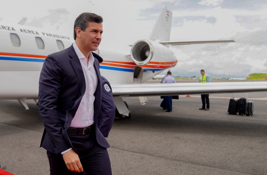 El presidente Santiago Peña solicitó este miércoles a la Cámara de Senadores autorización para realizar sus viajes de carácter oficial. Foto: Gentileza