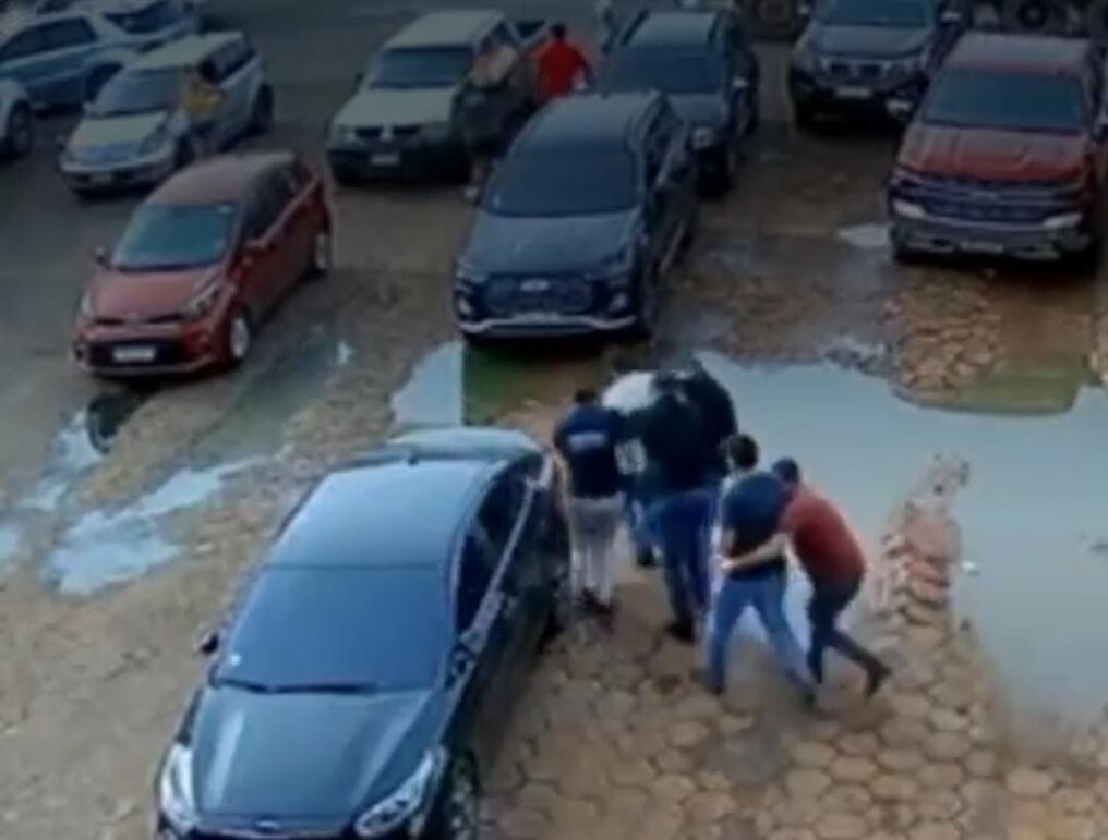 Operativo de entrega vigilada. La policía investiga la denuncia de que por el certificado para importación -que cuesta G. 17.000- los funcionarios exigían entre 10 y 15 millones. Foto: Captura pantalla