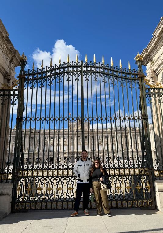 Patrick Altamirano y Claudia Espínola, en Madrid. Foto: Instagram - @theclaupi