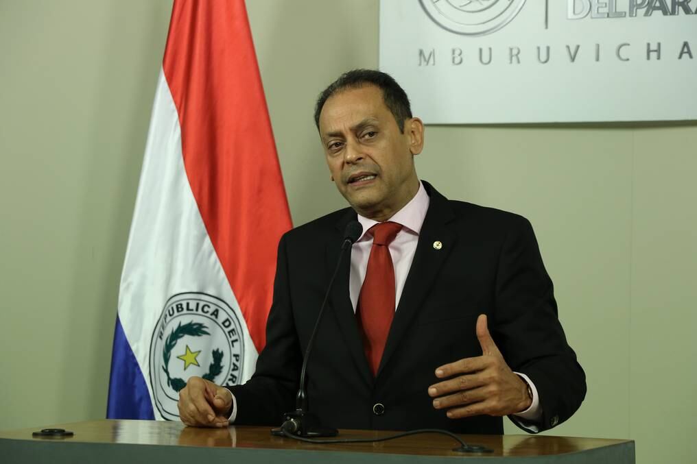 El ministro de Justicia, Ángel Barchini anunció que se arbitrarán todas las acciones correspondientes para investigar si hubo irregularidades en el proceso del contrato que ahora quedó anulado. Foto: Archivo.
